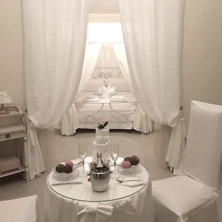 Smeraldo Oda ve Kahvaltı 4*